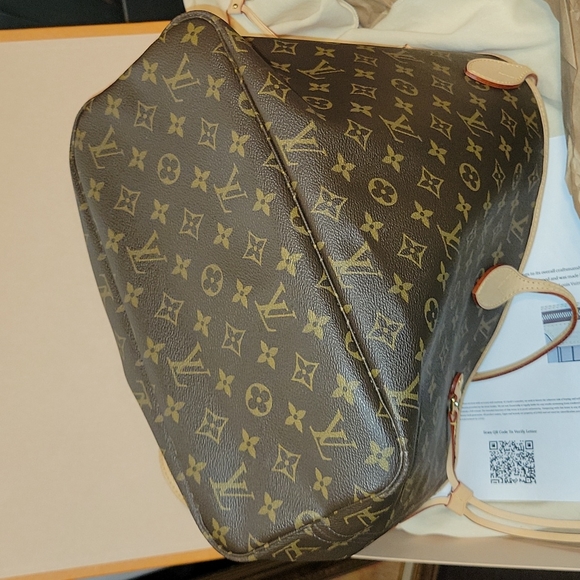 Authentic LV MM Neverful Tote2021 - Picture 11 of 17